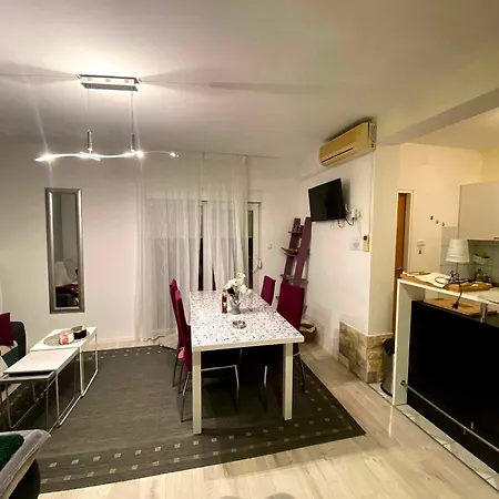 بيت ضيافة Super Horizont -free Parking And Jaccuzzi 3*
