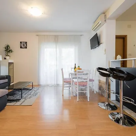 بيت ضيافة Super Horizont -free Parking And Jaccuzzi 3*